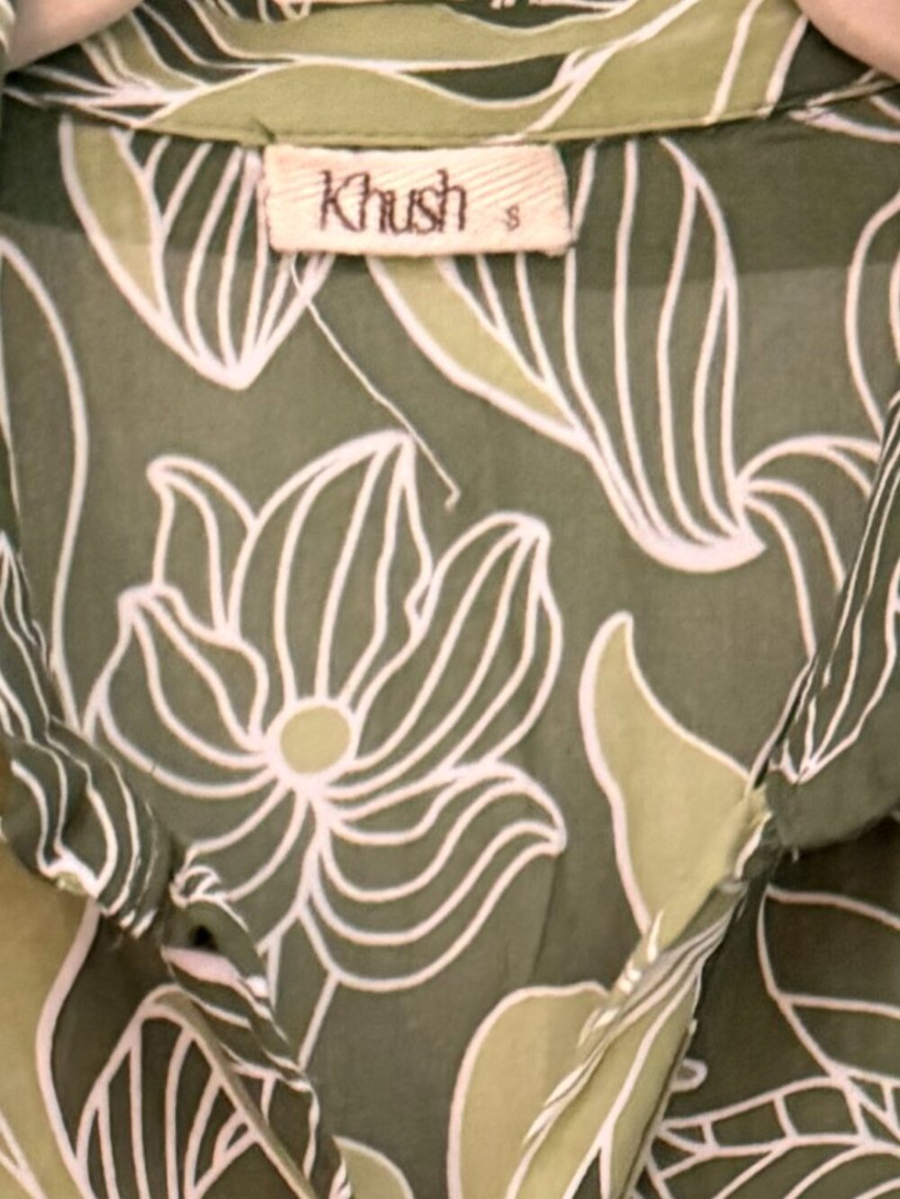 Khush Tropical Floral Button-Front Romper – Size S A relaxed Khush romper - Picture 2 of 2
